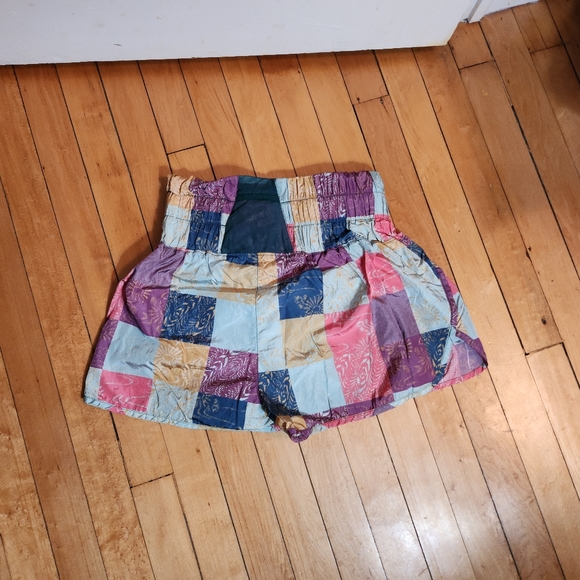 Movement shorts - Picture 2 of 4